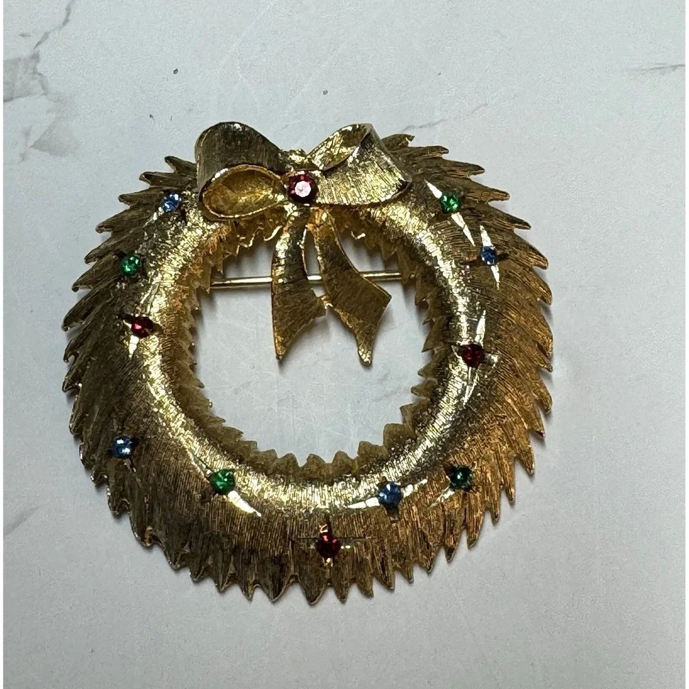 Vintage Christmas Wreath Brooch Gold Tone Rhinestones Bow Pin‎ Retro 1960s